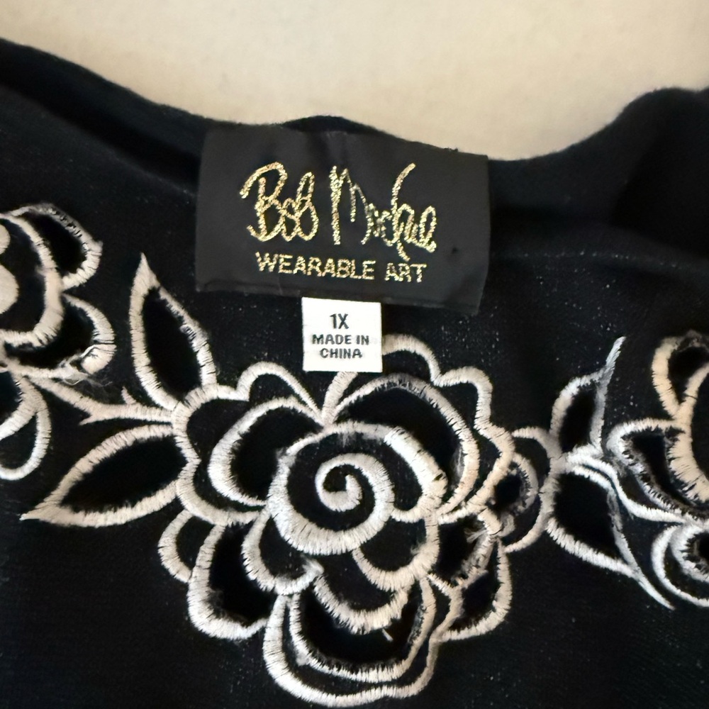 Bob Mackie‎ Black Top with White Floral Embroidery - Picture 5 of 6